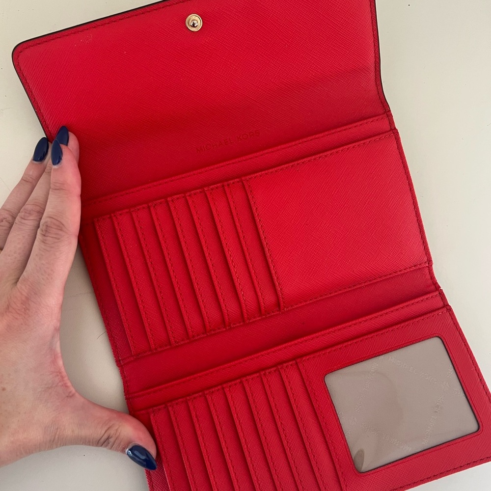 Michael Kors MK Wallet w red accent - Picture 4 of 6